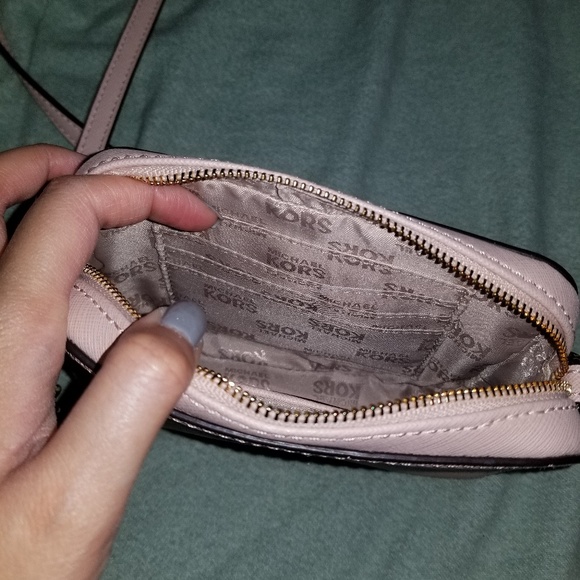 Michael Kors small purse - Picture 4 of 5